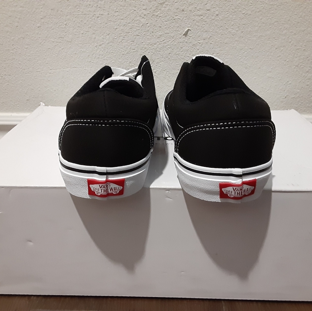 Vans - Picture 3 of 4